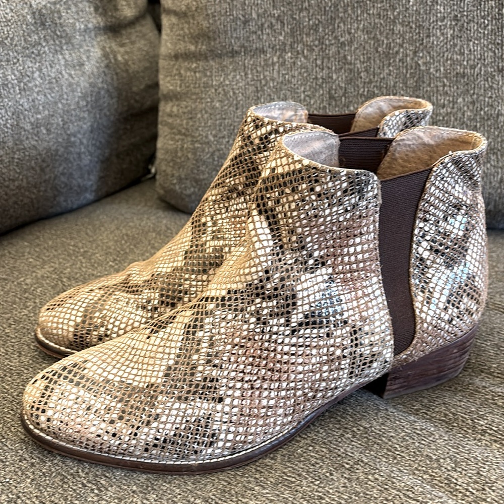 Seychelles‎ Leather Snake Embossed Chelsea Ankle Boots Womens Size 8